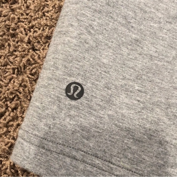 Lululemon NTS short heathered grey model material - Picture 6 of 8